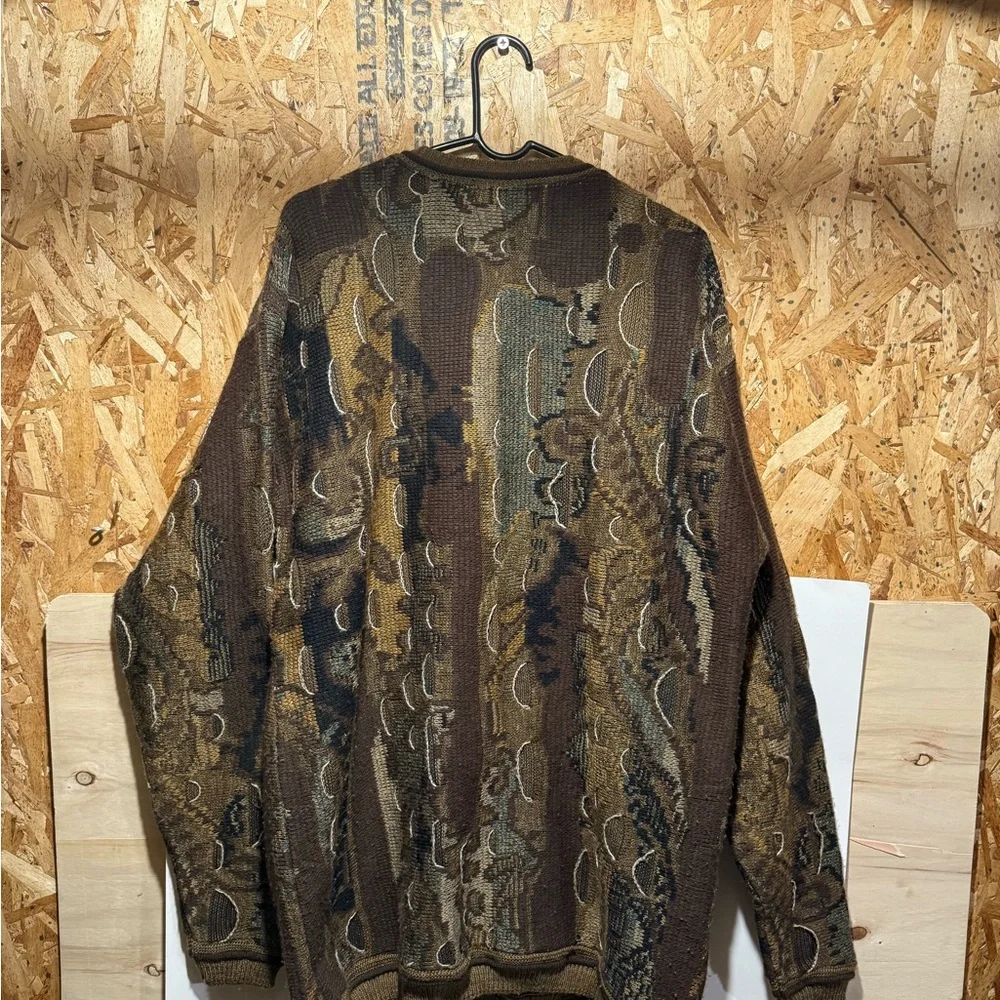 Megalos XLT Brown and Tan Crewneck Sweater - Picture 3 of 3